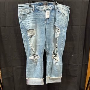 Torrid NWT Crop Boyfriend Distressed